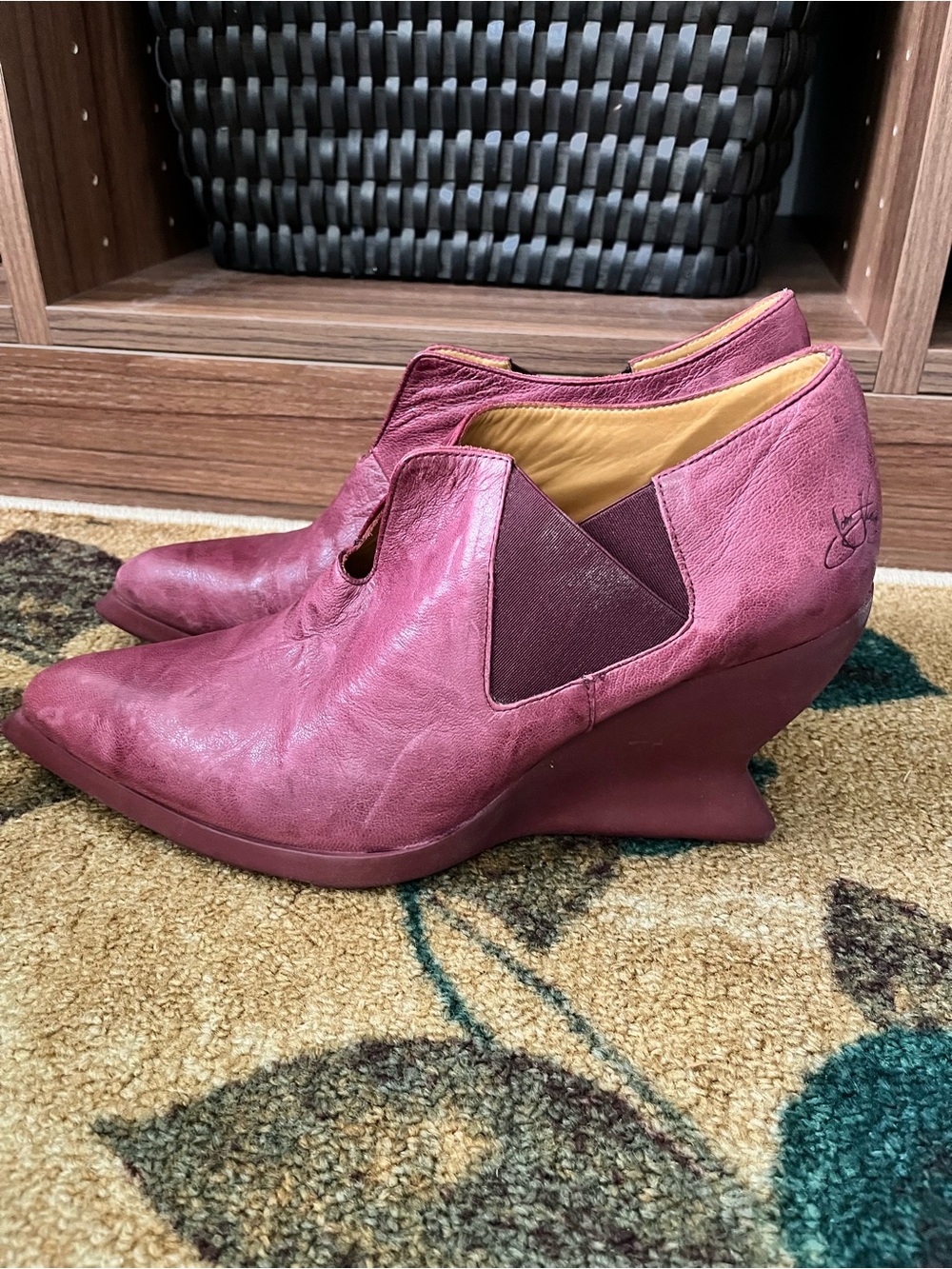 John Fluevog Dusty Red Wine Leather Quiver Wedge Heel Ankle Boots Size 11